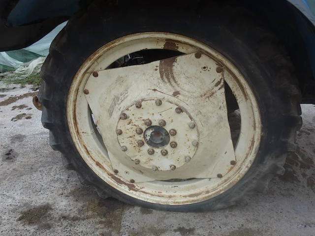 Tractor new holland - afbeelding 7 van  8
