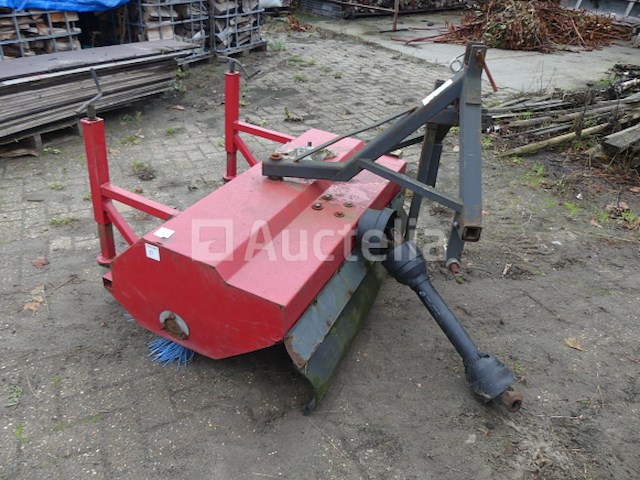 Tractor vloer borstelmachine - afbeelding 1 van  7