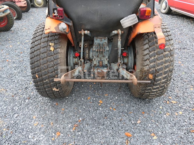 Tractor voor deze tuin + cirkelmaaier kubota 245dt ( vin: 245dt72778) - afbeelding 12 van  24