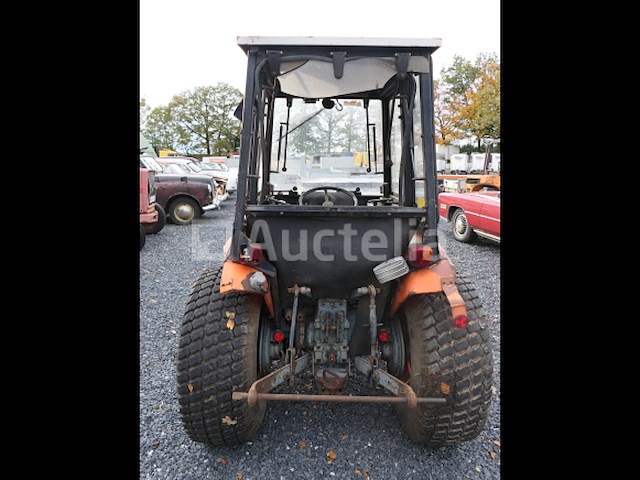 Tractor voor deze tuin + cirkelmaaier kubota 245dt ( vin: 245dt72778) - afbeelding 18 van  24