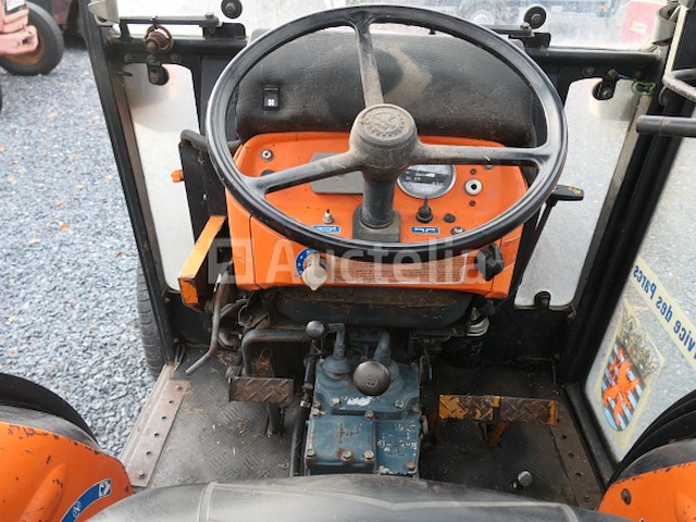 Tractor voor deze tuin + cirkelmaaier kubota 245dt ( vin: 245dt72778) - afbeelding 23 van  24