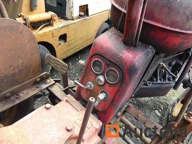 Tractoren (voor verzamelaars) massey harris 820 - afbeelding 10 van  15