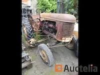 Tractoren (voor verzamelaars) massey harris 820 - afbeelding 13 van  15