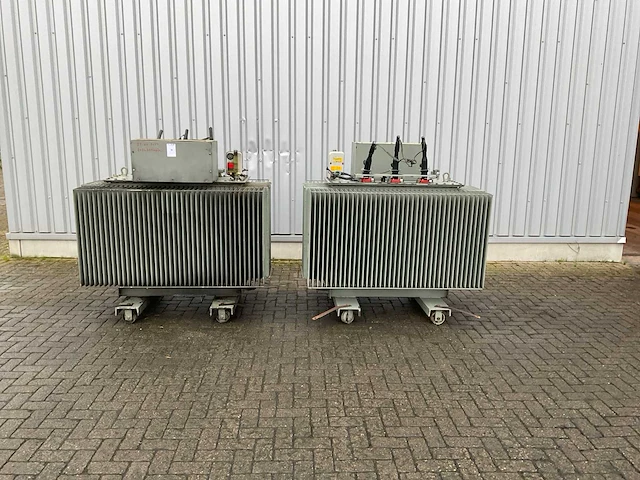 Transformator (2x) - afbeelding 1 van  7