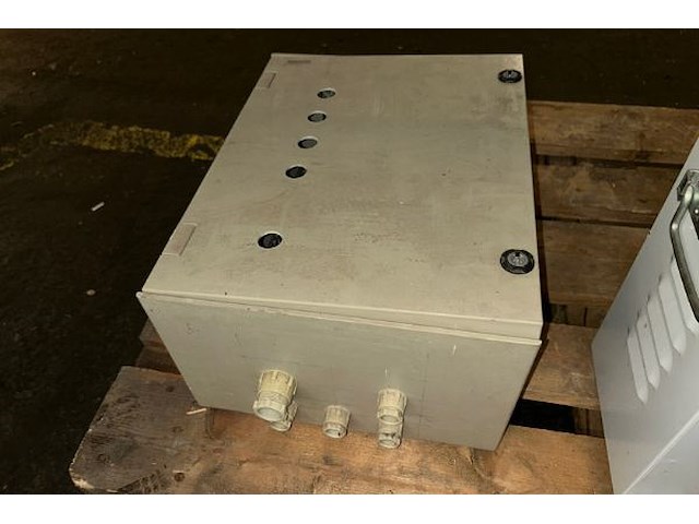Transformator en electriciteitskast - afbeelding 6 van  6
