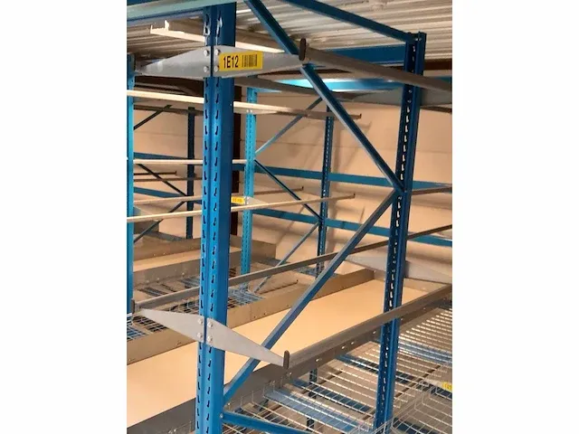 Transport en magazijnsysteem hangend goed - afbeelding 24 van  31