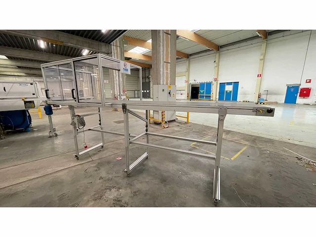Transportband met overkapping - afbeelding 1 van  3