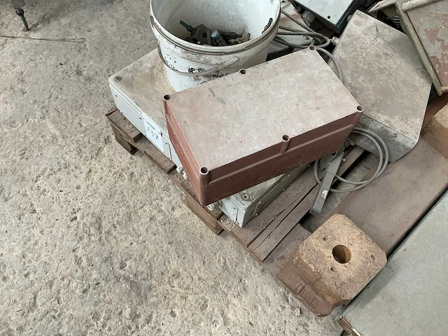 Transportkar met elektrakasten - afbeelding 5 van  6