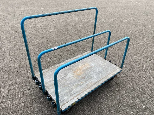 Transportwagen voor platen met drie verplaatsbare beugels. - afbeelding 1 van  3