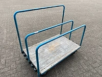 Transportwagen voor platen met drie verplaatsbare beugels. - afbeelding 1 van  3