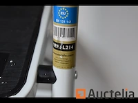 Trapladder en magneetbord - afbeelding 1 van  6