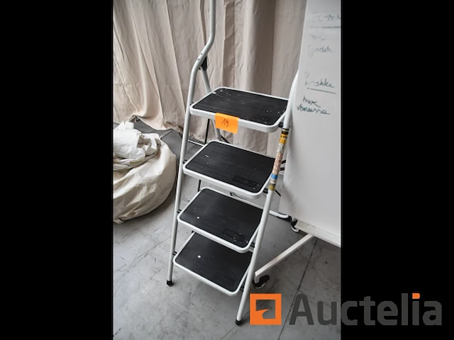 Trapladder en magneetbord - afbeelding 6 van  6