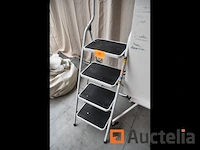 Trapladder en magneetbord - afbeelding 6 van  6