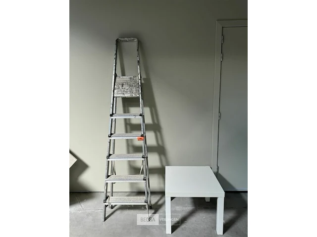 Trapladder tafeltje en vuilbak - afbeelding 1 van  3