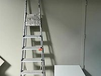 Trapladder tafeltje en vuilbak - afbeelding 1 van  3