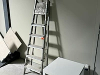 Trapladder tafeltje en vuilbak - afbeelding 2 van  3