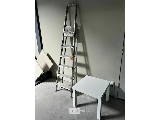 Trapladder tafeltje en vuilbak - afbeelding 3 van  3