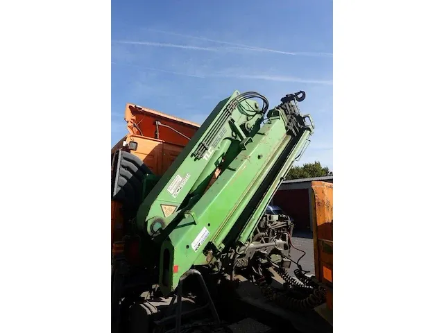 Trekker volvo fm met autolaadkraan - afbeelding 2 van  18