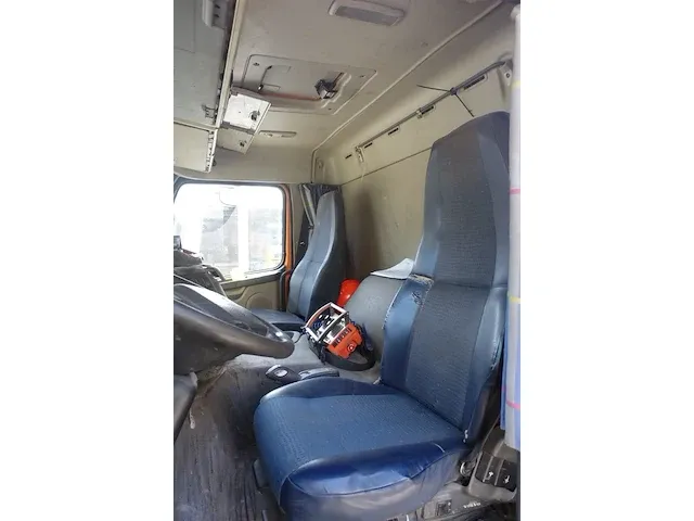 Trekker volvo fm met autolaadkraan - afbeelding 13 van  18