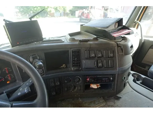 Trekker volvo fm met autolaadkraan - afbeelding 15 van  18