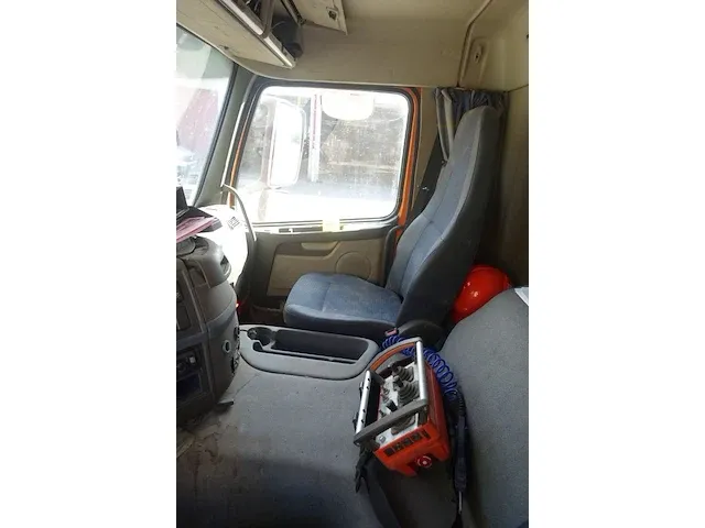 Trekker volvo fm met autolaadkraan - afbeelding 16 van  18