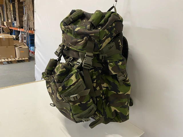 Trekrugzak met extra zak vooraan legermotief - survival - afbeelding 2 van  4