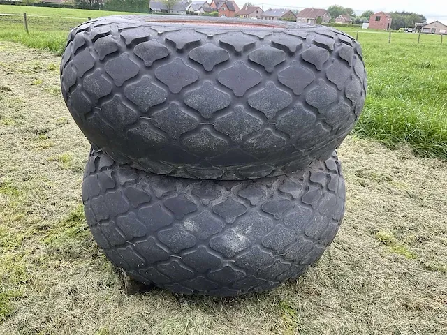 Trelleborg banden tractor - afbeelding 1 van  4