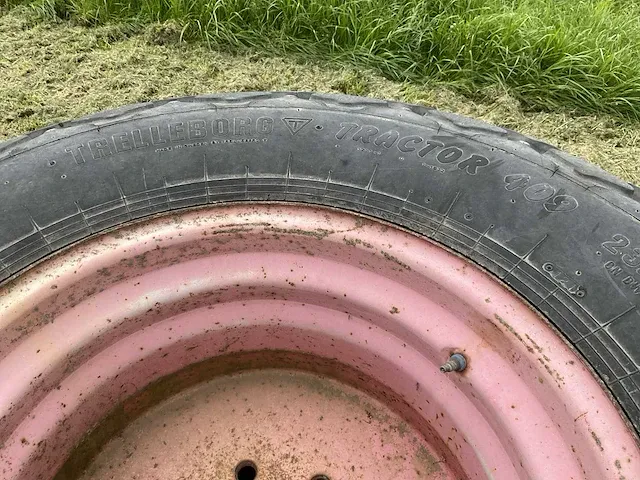 Trelleborg banden tractor - afbeelding 2 van  4