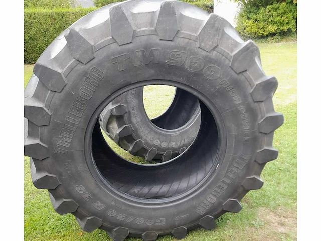 Trelleborg tm900 tubless 2 tractorbanden - afbeelding 1 van  5