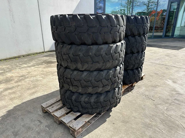 Trexcavator - 315/80-22.5 - 8 kraanbanden op velg - afbeelding 10 van  17