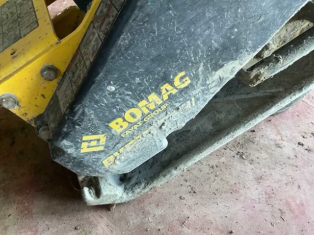 Trilplaat bomac rvp10/36, 2.6kw, op benzine, compleet met beschermingslap voor het trillen op klinkers - afbeelding 7 van  12