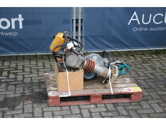 Trilstamper en snijmachine makita benzine - afbeelding 1 van  1