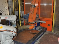 Trimming station with aspirator bucket cleaning incl. washing machine benteler, robot abb and quality control station - afbeelding 9 van  11