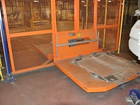 Trimming station with aspirator bucket cleaning incl. washing machine benteler, robot abb and quality control station - afbeelding 10 van  11