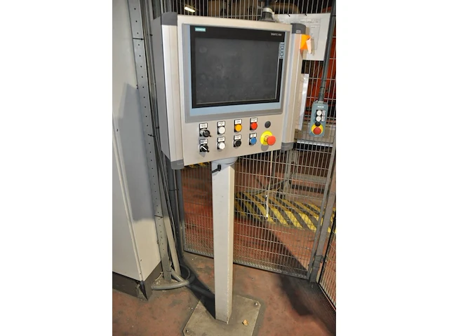 Trimming station with aspirator bucket cleaning incl. washing machine benteler, robot abb and quality control station - afbeelding 11 van  11