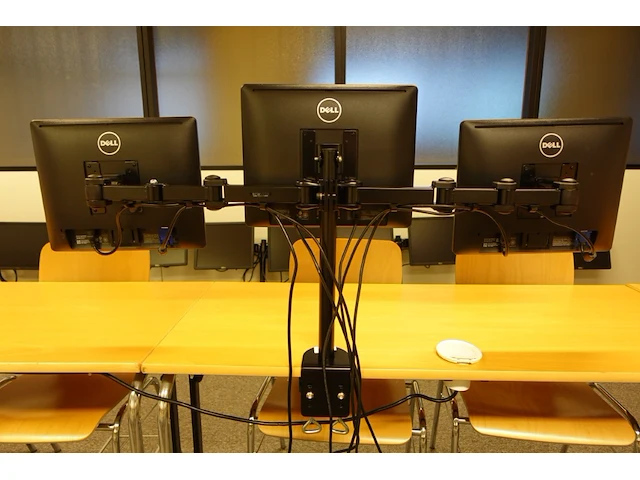 Triple monitor arm mount, with 3x 17" dell monitor - afbeelding 2 van  2