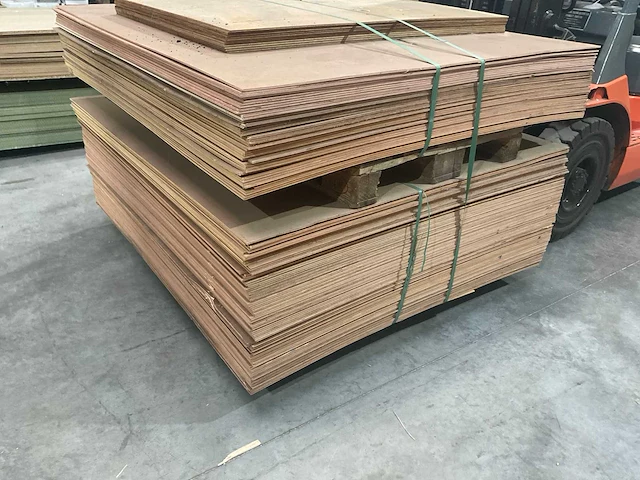 Triplex multiplex meranti (140x) - afbeelding 1 van  2