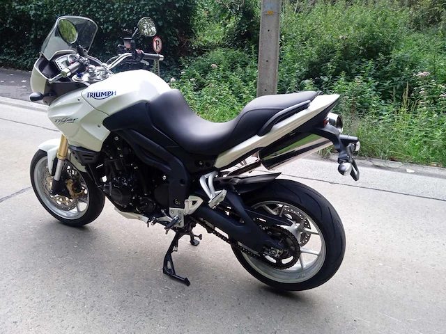 Triumph - tiger - motorfiets - afbeelding 5 van  9