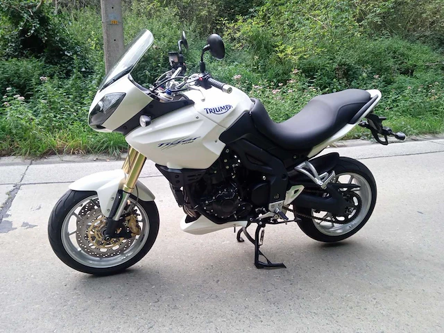 Triumph - tiger - motorfiets - afbeelding 6 van  9