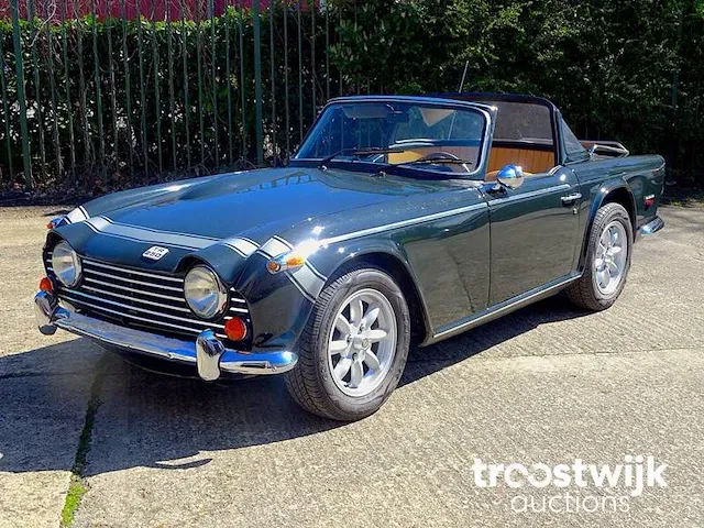 Triumph tr 250 'surrey-top' - afbeelding 1 van  52