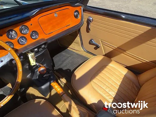 Triumph tr 250 'surrey-top' - afbeelding 31 van  52