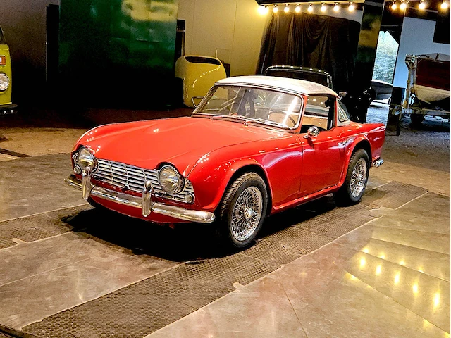 Triumph tr4 surrey top benzine (marge) 1963 - afbeelding 1 van  1