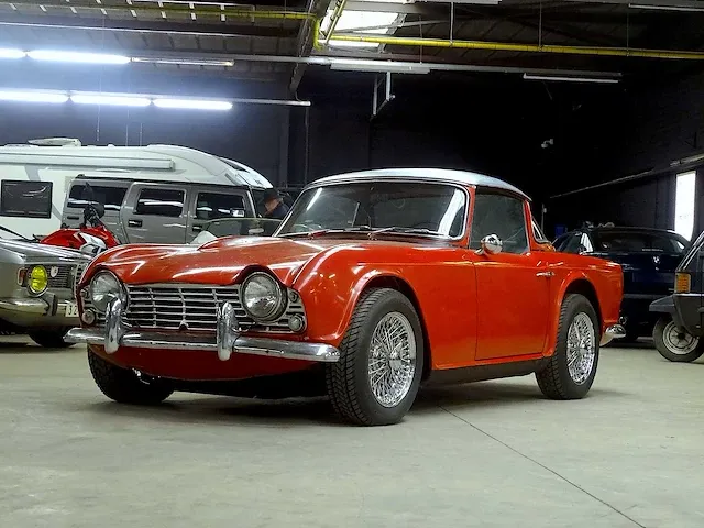 Triumph tr4 'surrey top' - afbeelding 1 van  48