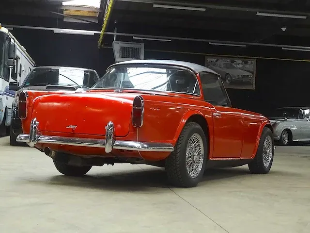 Triumph tr4 'surrey top' - afbeelding 34 van  48