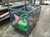 Trolley met zijn inhoud - afbeelding 1 van  6