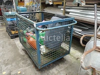 Trolley met zijn inhoud - afbeelding 2 van  6