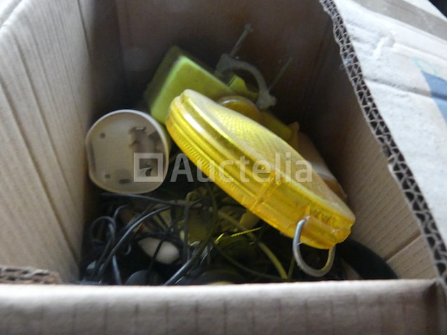 Trolley met zijn inhoud - afbeelding 2 van  11