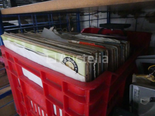 Trolley met zijn inhoud - afbeelding 8 van  11