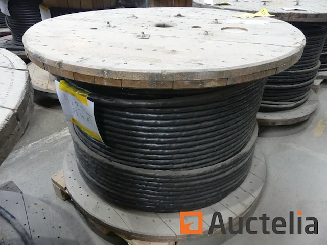 Trommel met 4 x 25 gepantserde kabel (523 m) - afbeelding 1 van  5