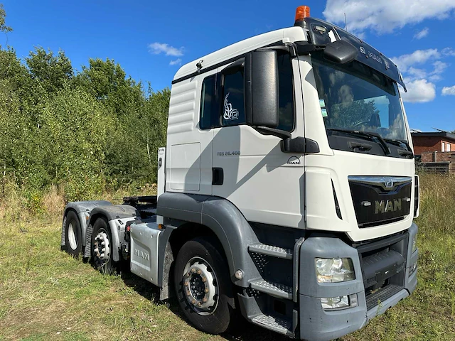 Truck met hydraulische unit - afbeelding 1 van  40